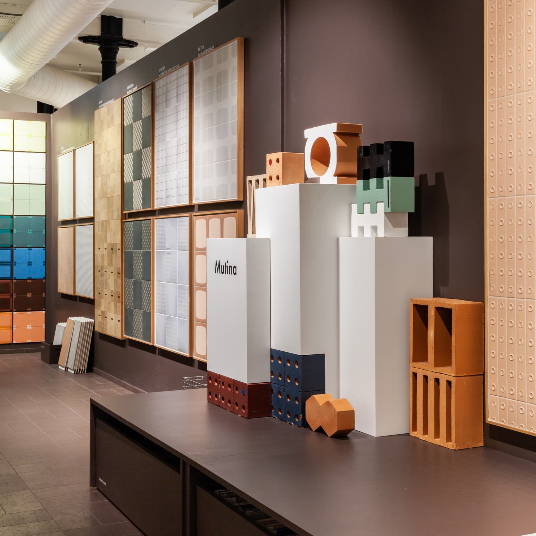 Interiør og utstilling av fliser i FagFlis Arkitektshowroom, med fokus på Mutina.